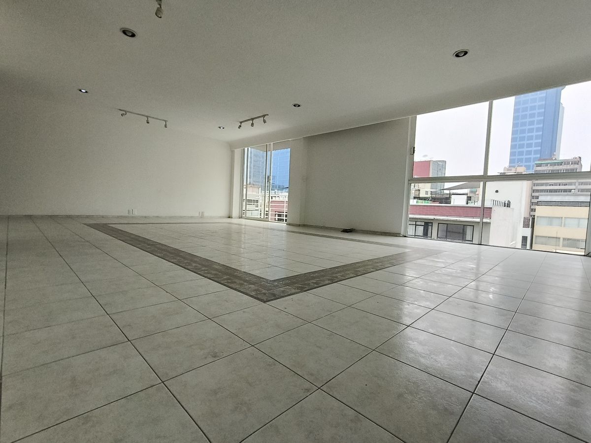5 of 24: Sala-comedor