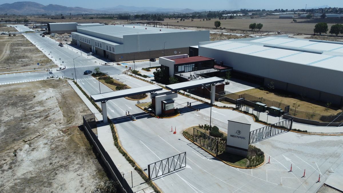 2 of 13: Bodega Industrial en Nextipark - Pool de Renta