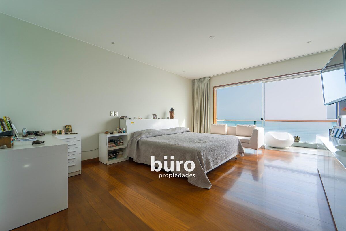 5 de 23: Dormitorio principal con salida a la terraza