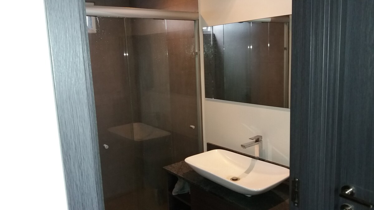 9 de 17: baño de visitas