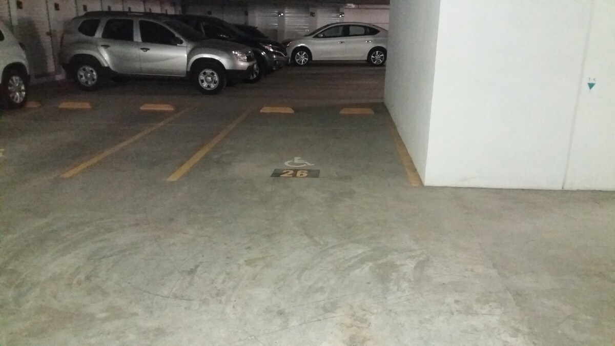 16 de 17: Estacionamiento grande e independiente