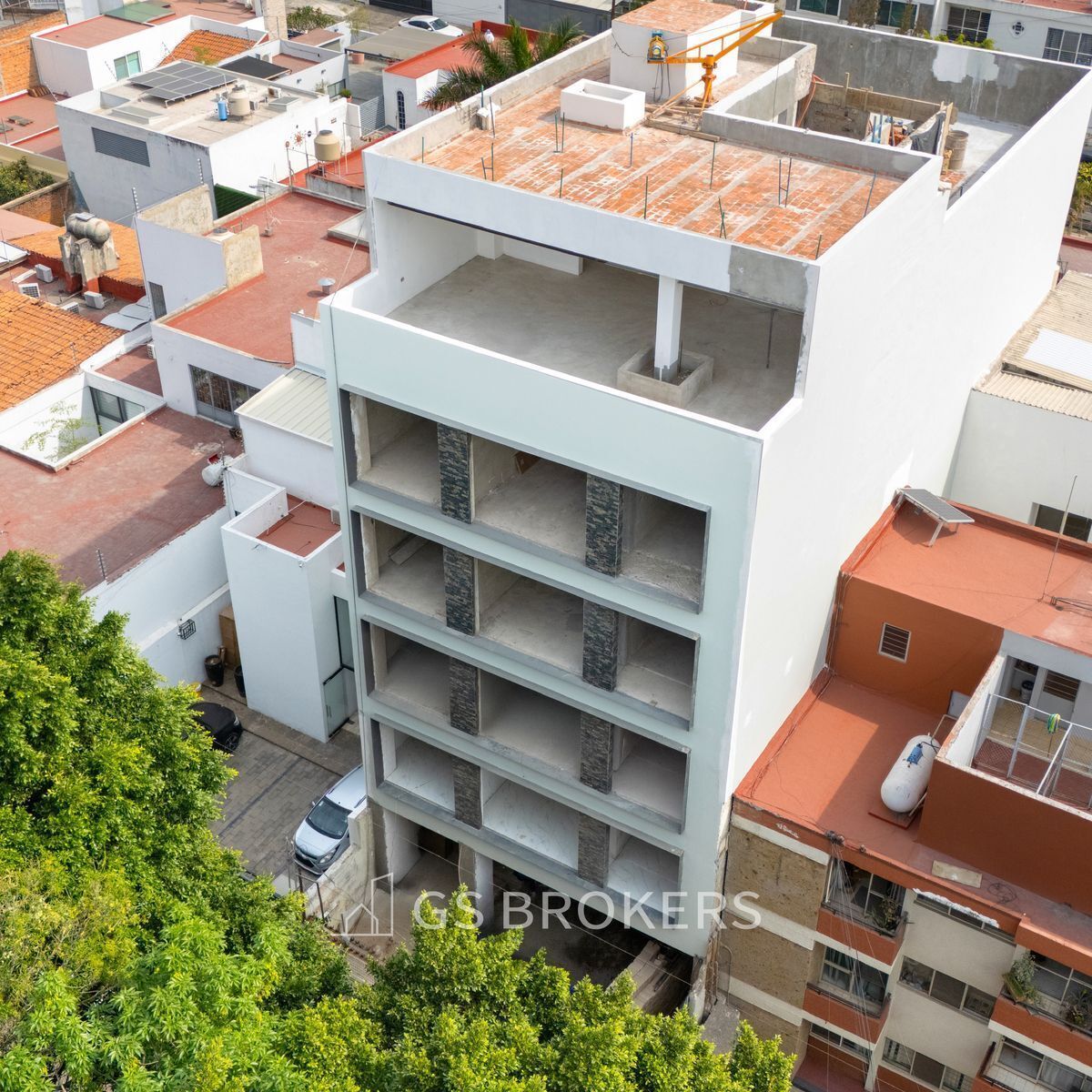 2 de 24: Avance de Obra Fachada Principal