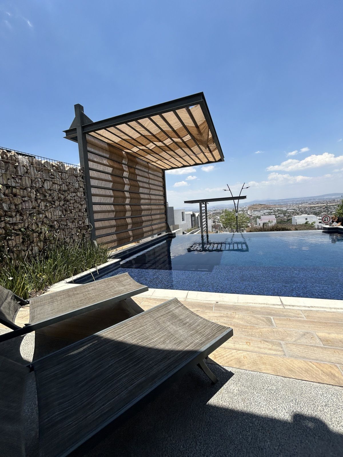9 de 13: alberca con pergola amenidades