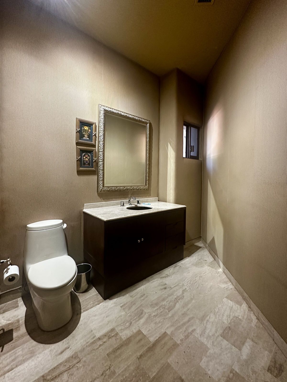 5 of 33: Baño Visitas
