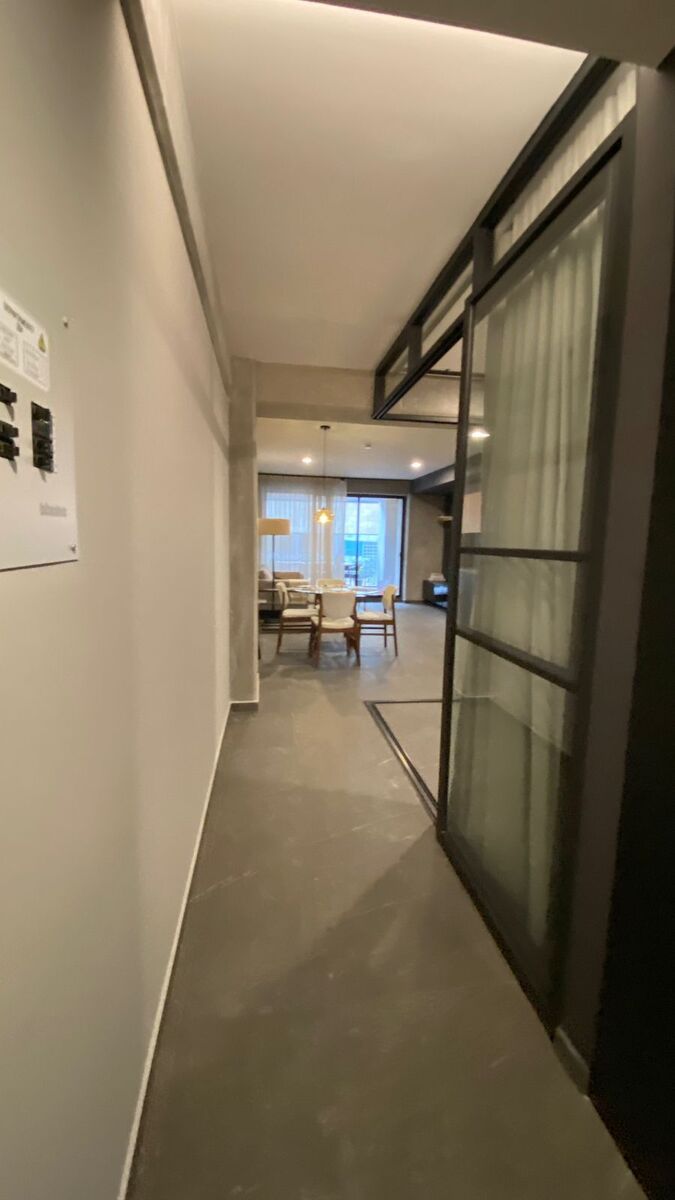 5 de 25: PASILLO DE ENTRADA