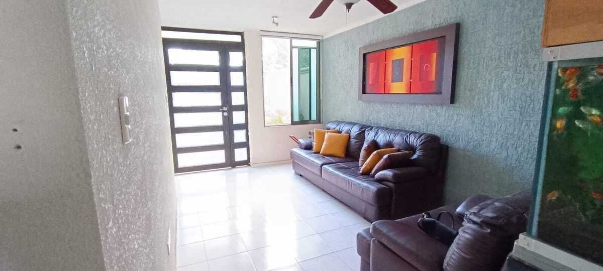 4 of 10: Sala