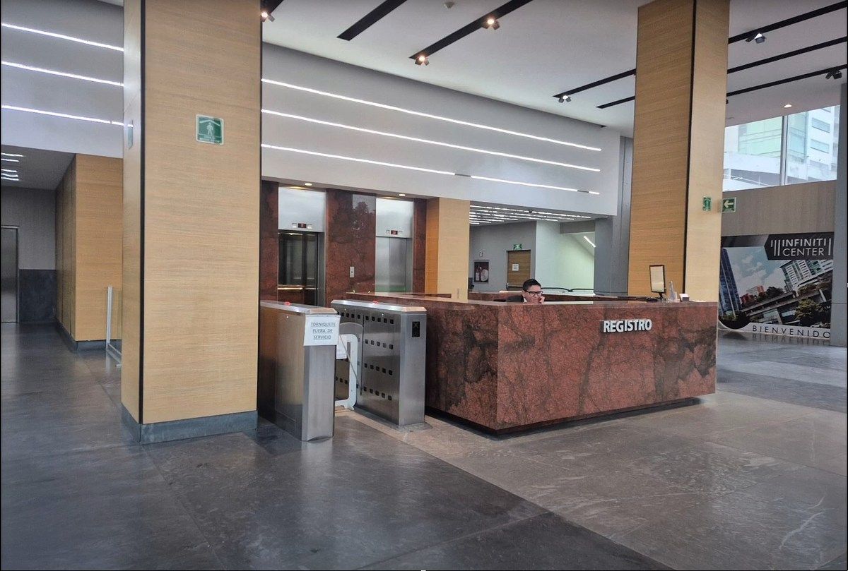 1 de 15: Loby de Oficinas