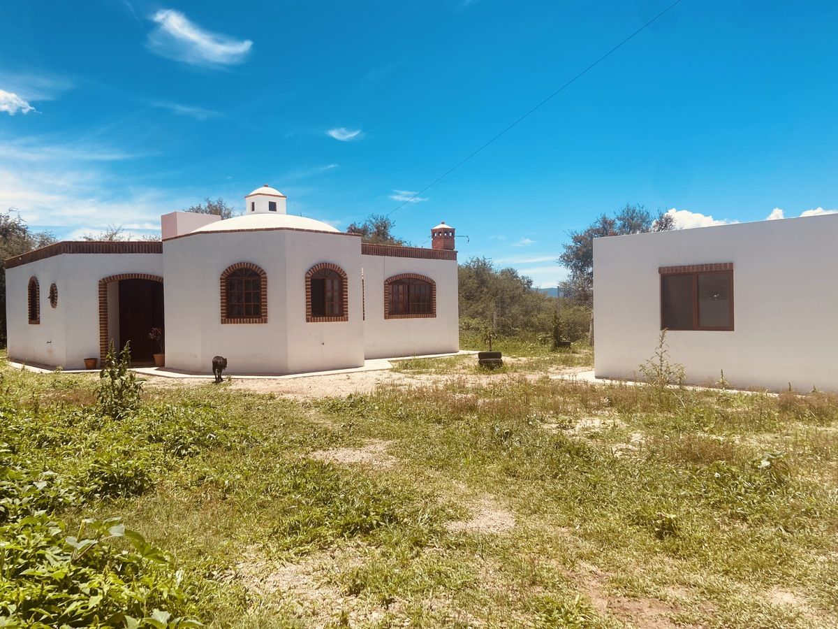 1 of 33: Casa y depa