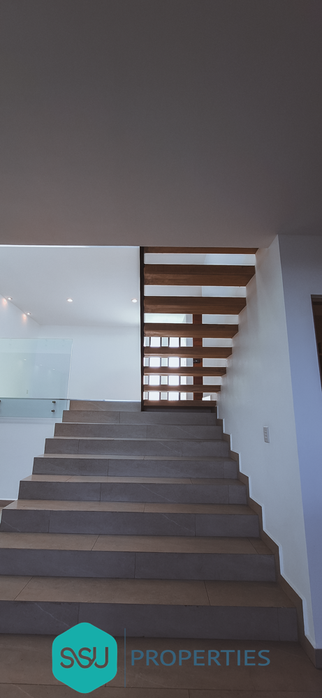 16 de 34: Escaleras