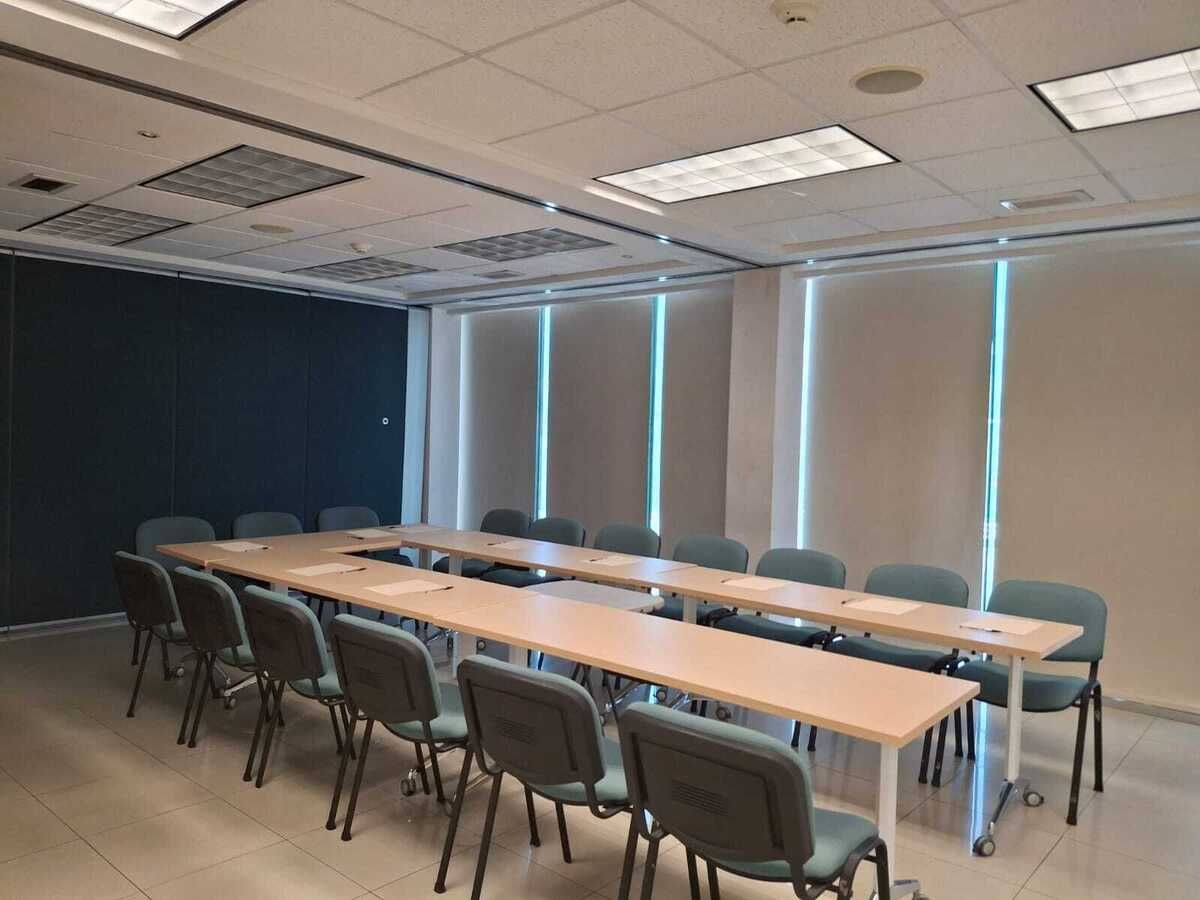 4 of 8: SALA DE JUNTAS