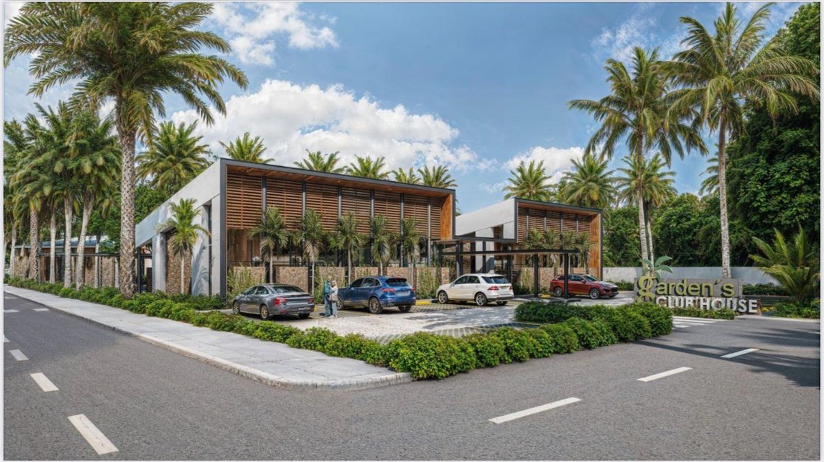 6 of 18: Clubhouse parking