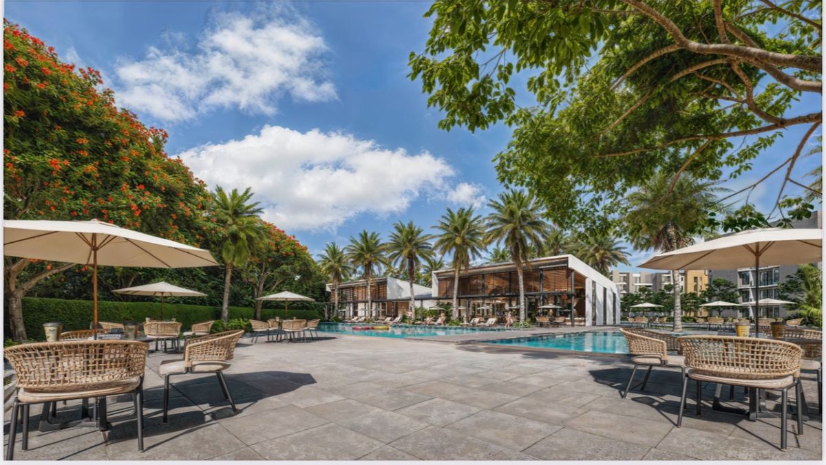 2 of 18: Pool area