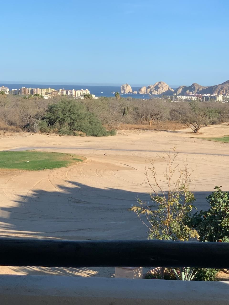 17 de 26: Vista al campo de golf y al  mar