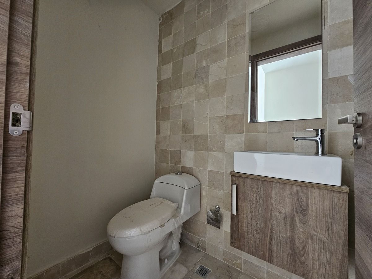 8 de 22: Baño de visitas