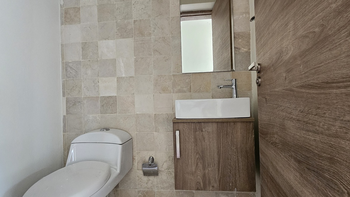 6 de 36: Baño de visitas