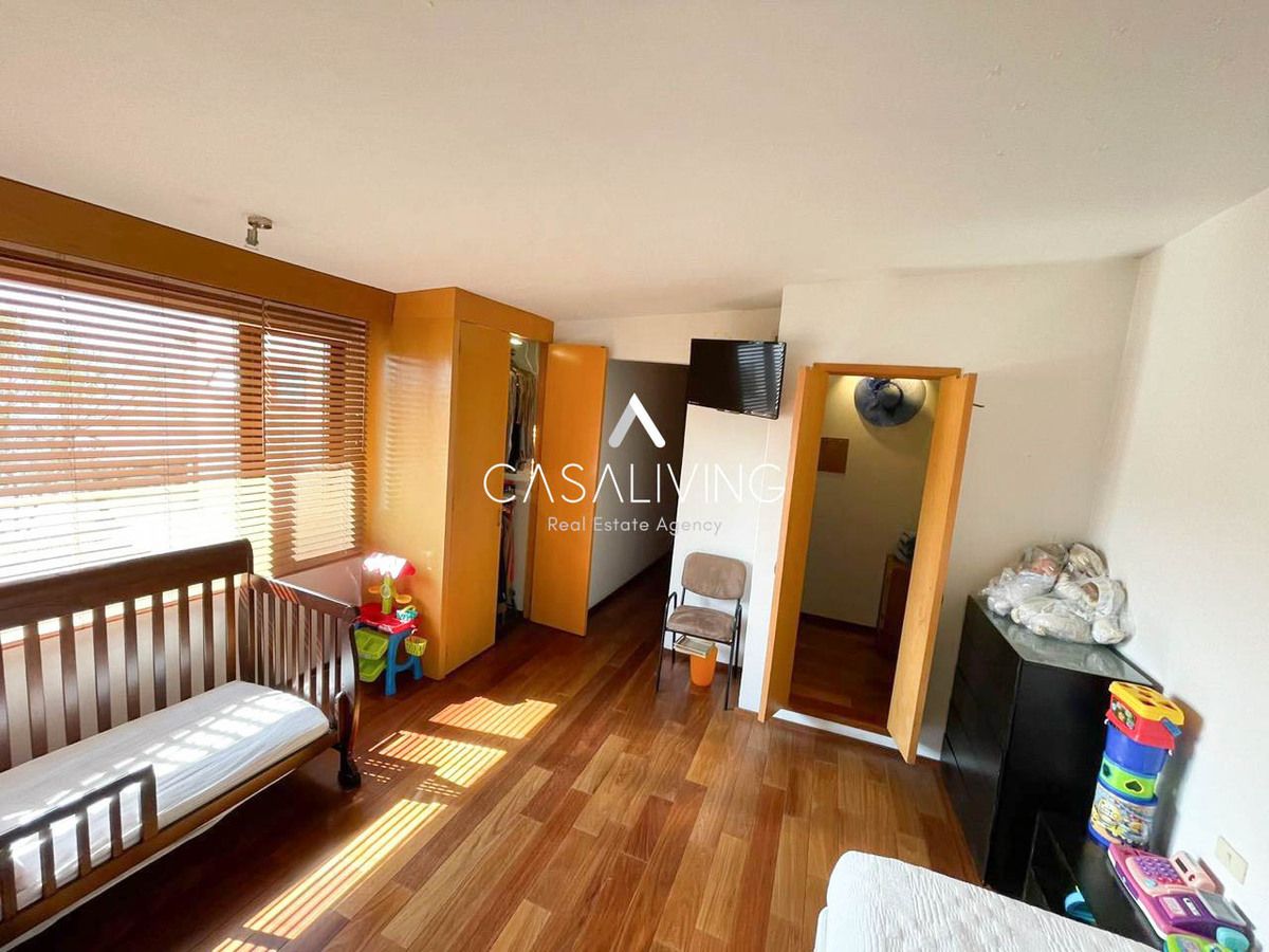 5 of 18: Casa