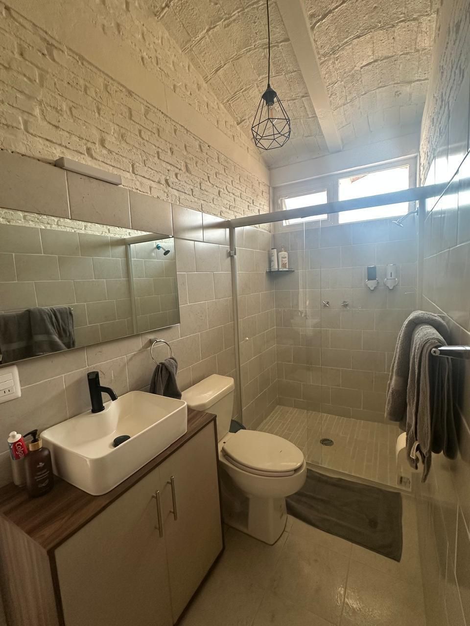 5 de 15: baño para cuarto A y B