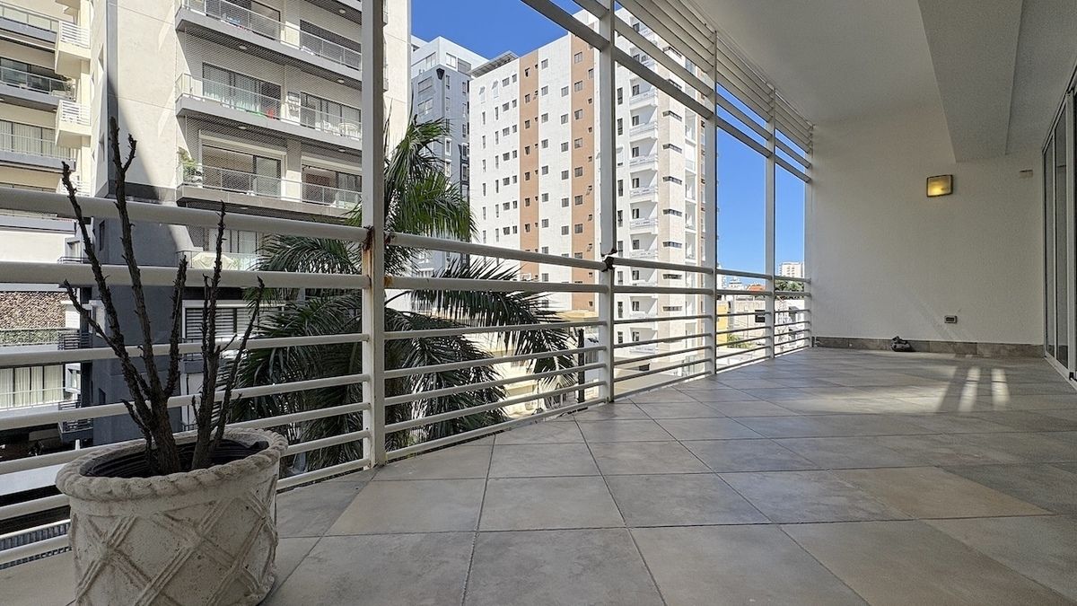 2 de 26: Balcon frontal tipo terraza