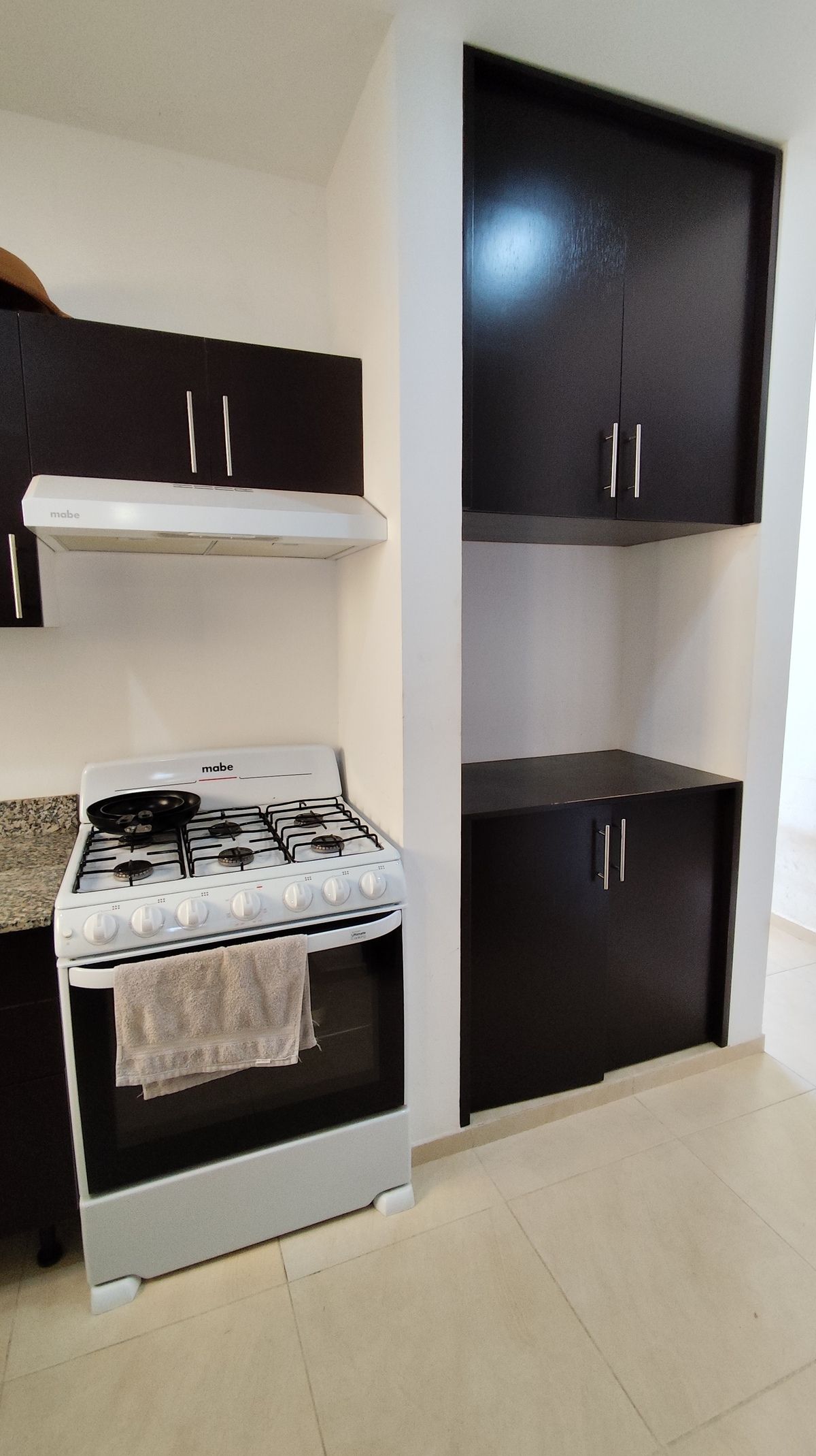 3 of 14: Cocina (incluye estufa y campana)