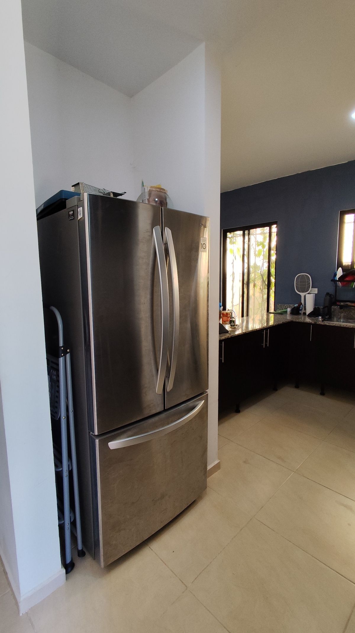 4 of 14: Cocina (incluye refrigerador)