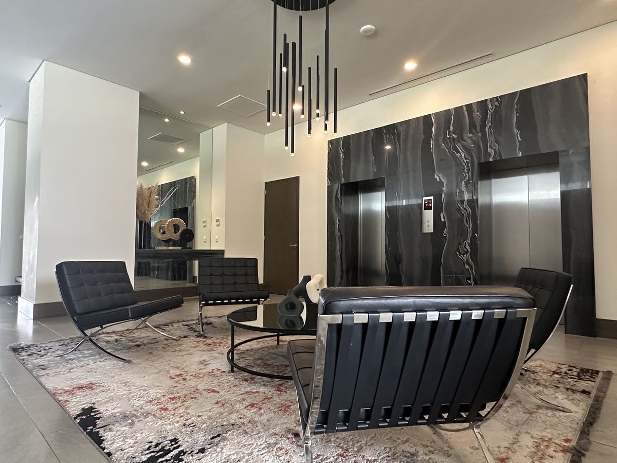 18 of 24: lobby
