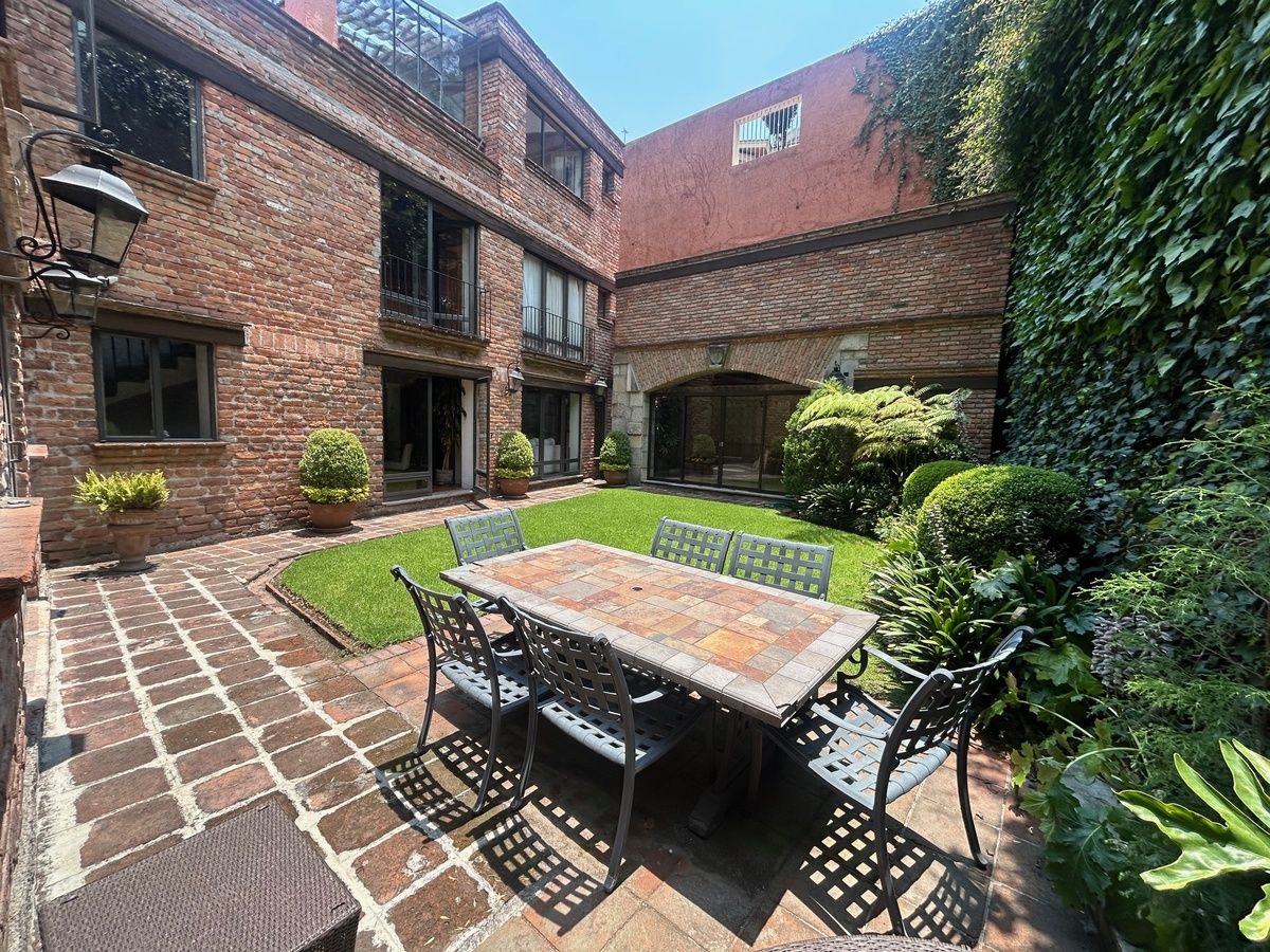 2 of 22: Casa en Venta en Bosques de las Lomas Rayo Vende ®