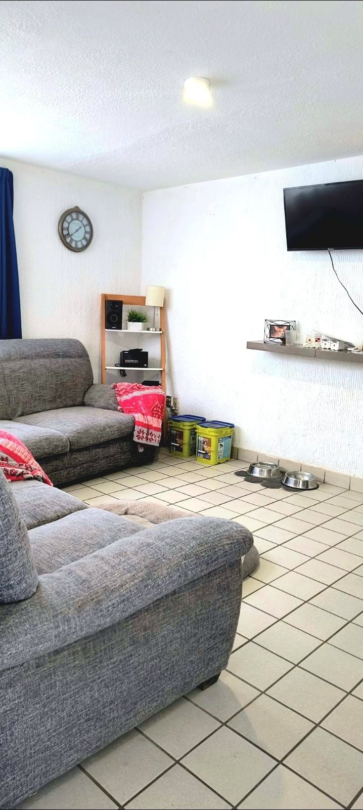 1 of 28: Sala