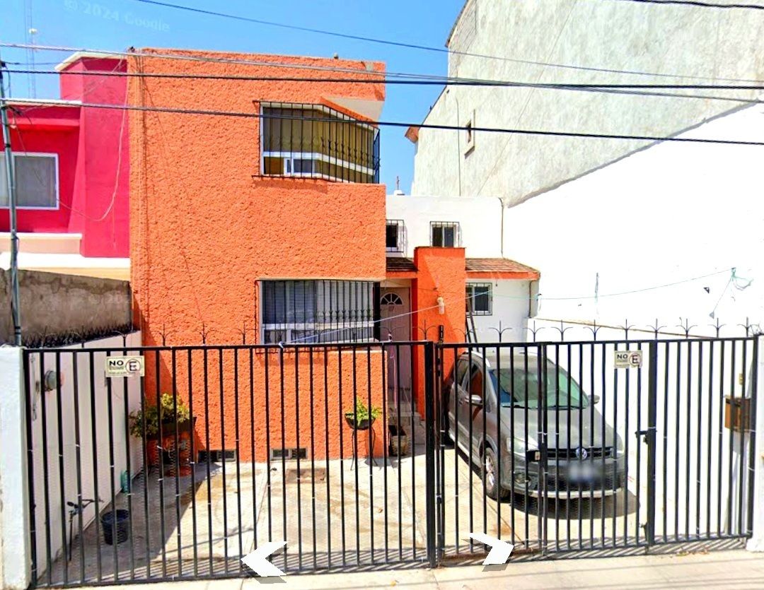 3 of 28: Fachada