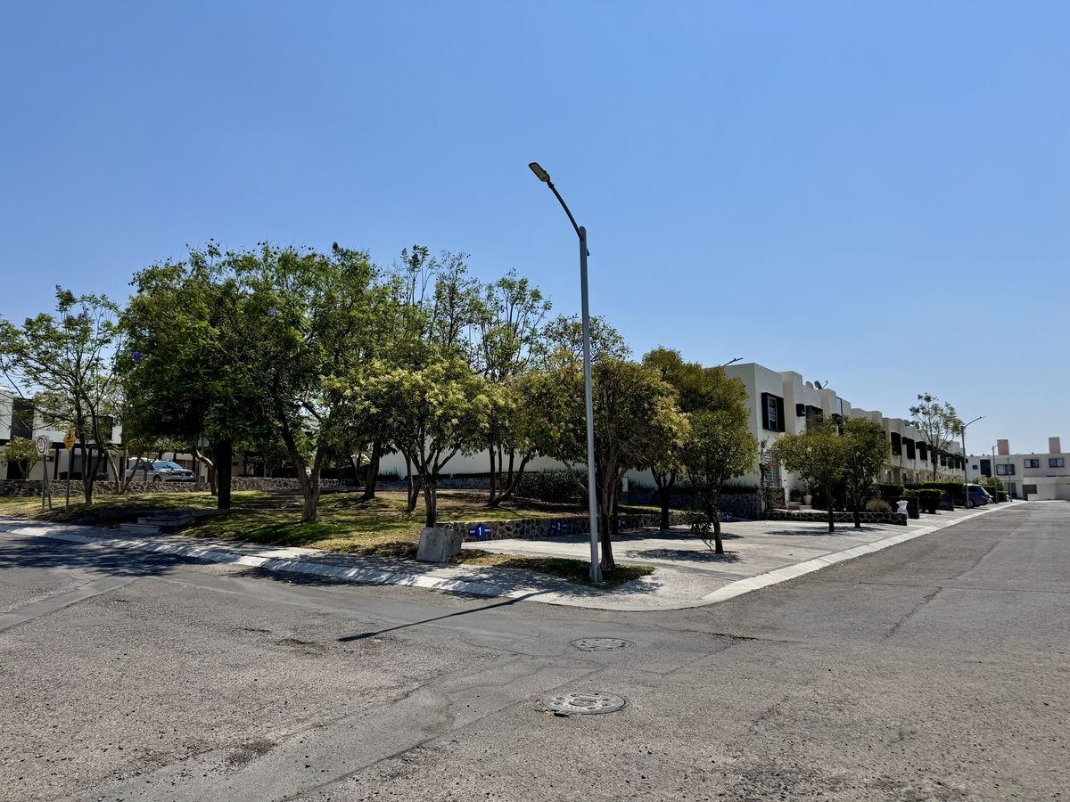 3 de 21: Jardin de áreas comunes