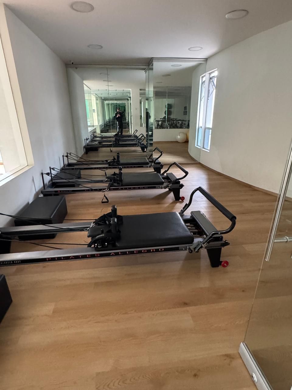 26 de 50: Salón de Pilates