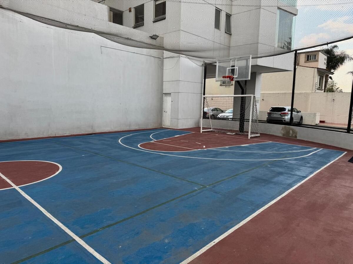 44 de 50: Cancha de Futbol y Basquetbol