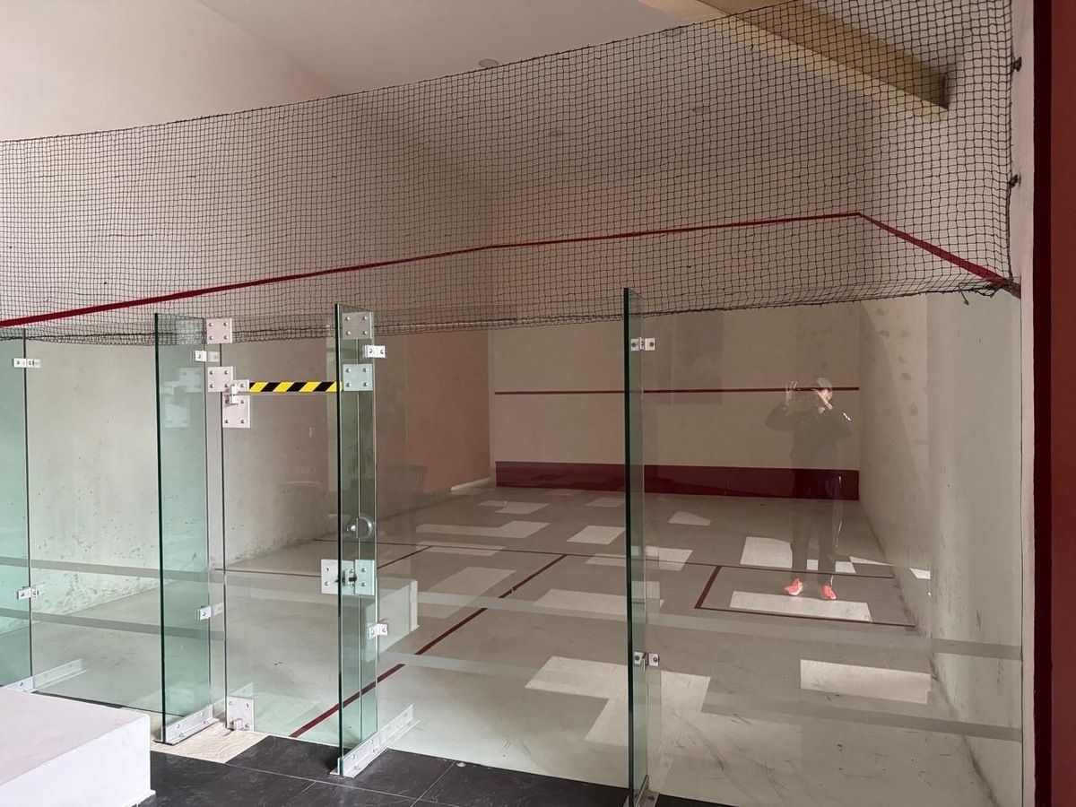 49 de 50: Cancha de squash