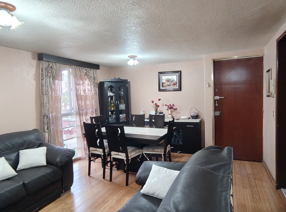 1 of 20: Estancia-comedor
