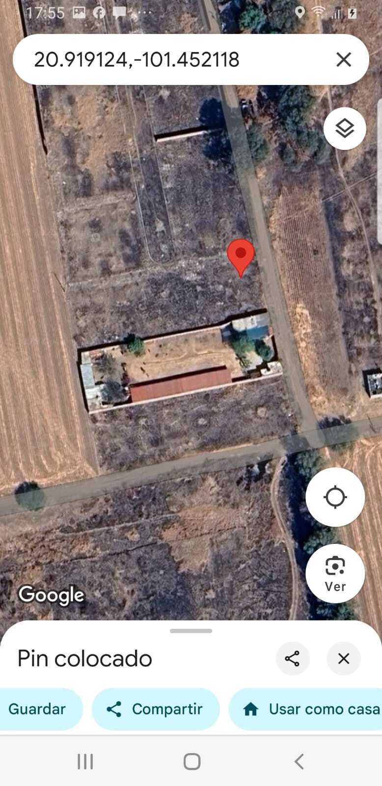 3 de 8: Ubicación del terreno junto a esta bonita construcción