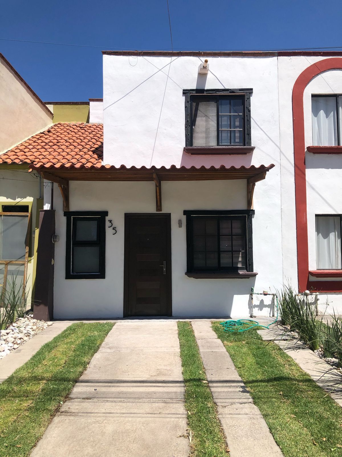 Casa en venta recamara en Planta Baja, céntrica. Querétaro.