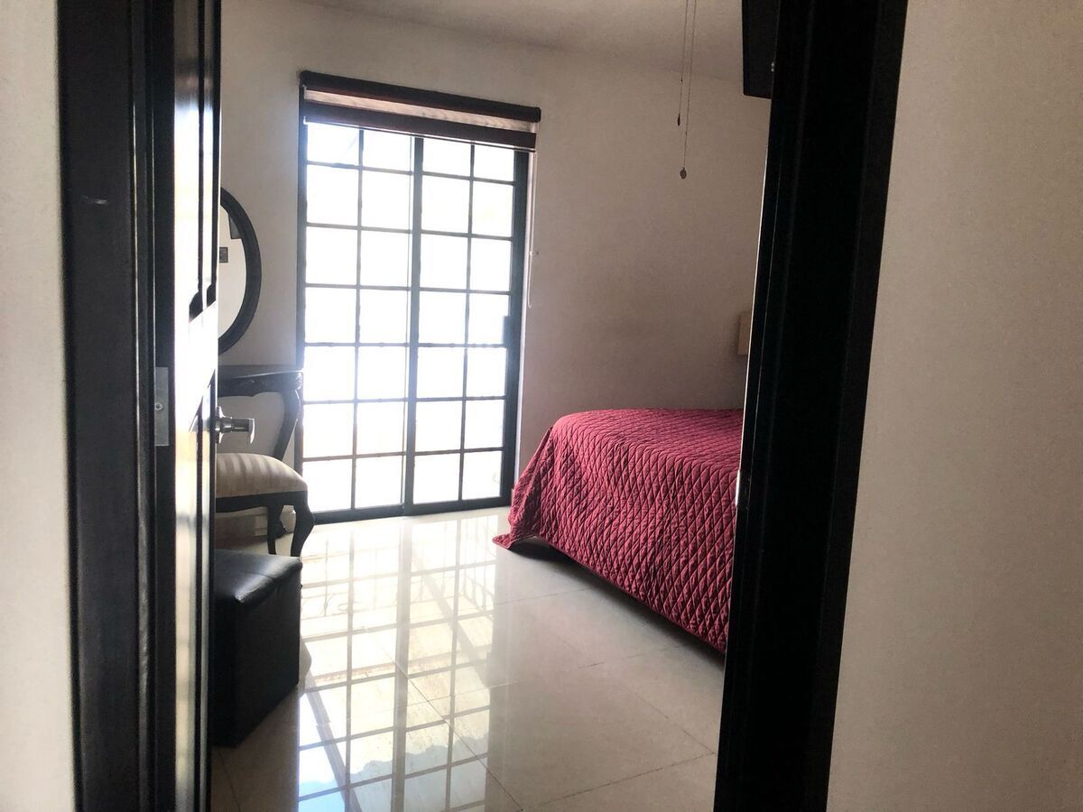 Casa en venta recamara en Planta Baja, céntrica. Querétaro.