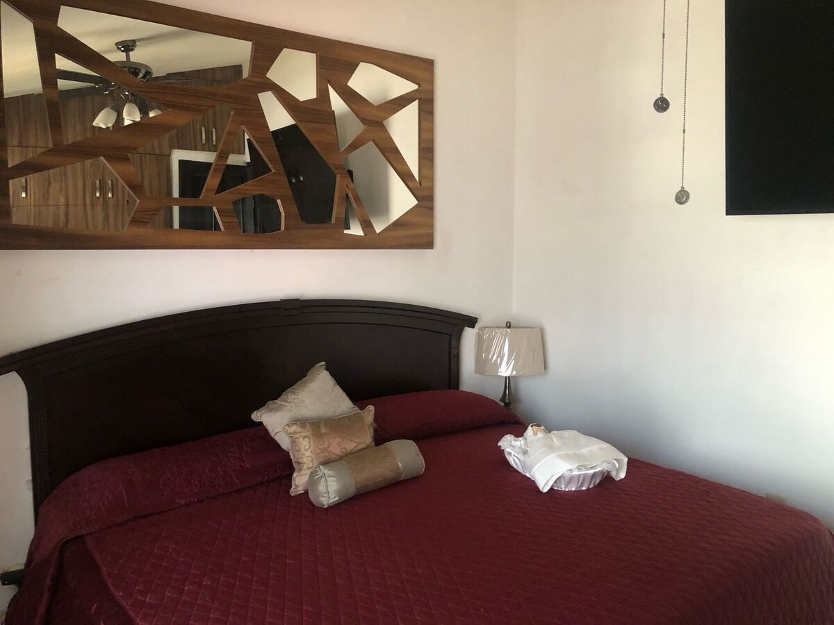 Casa en venta recamara en Planta Baja, céntrica. Querétaro.