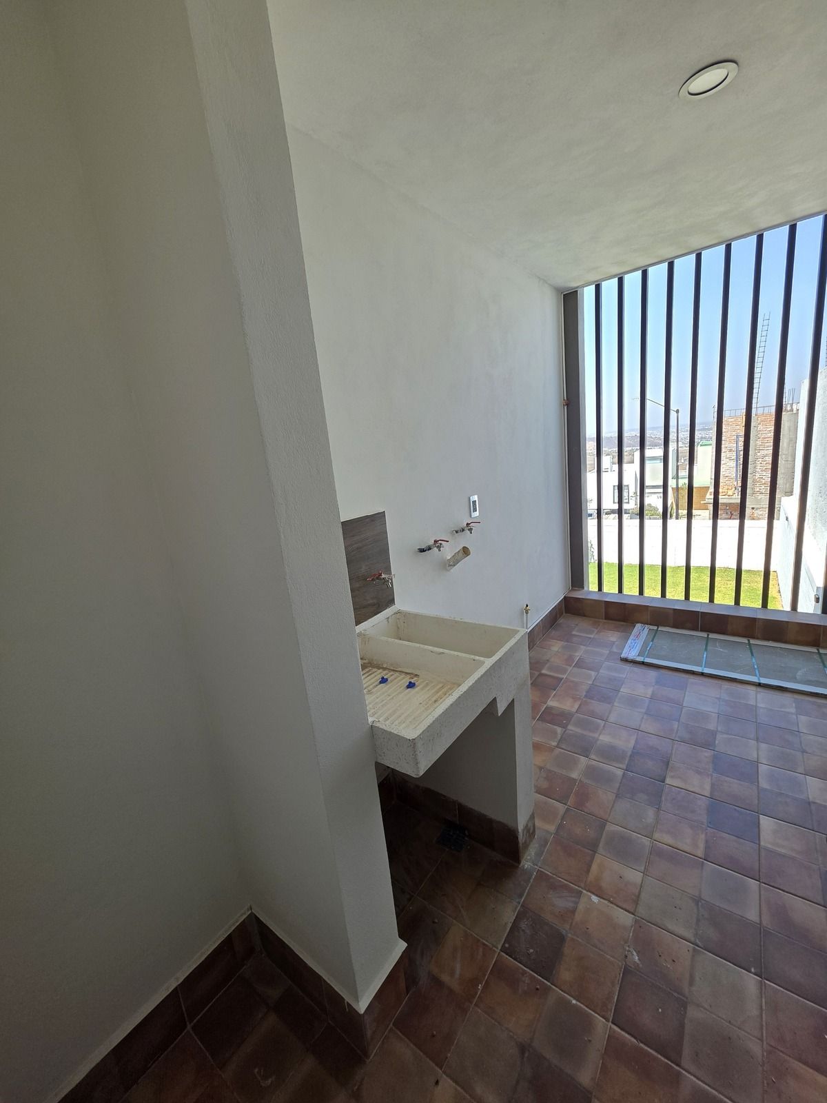 15 of 35: CUARTO DE LAVADO
