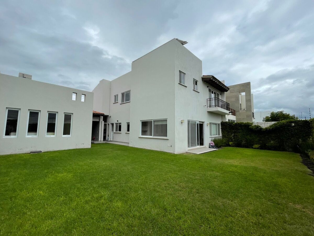 Casa en Venta con Jacuzzi en Área Social, en Cumbres del Lago Juriquilla
