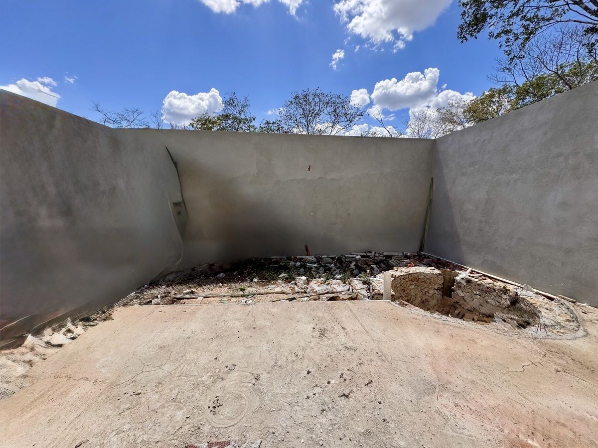 16 de 21: PATIO TRASERO CON JACUZZI  AVANCE DE OBRA