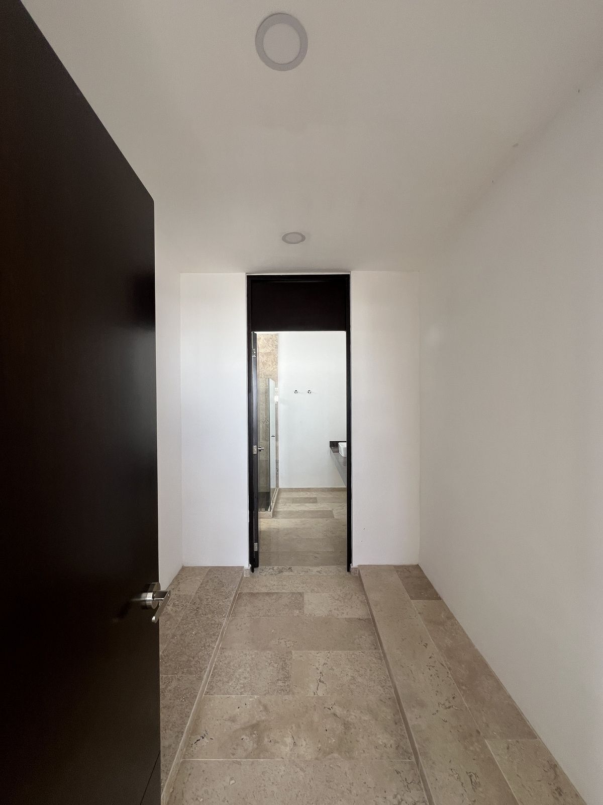 16 de 21: Closet Vestidor, Habitación Prinicpal