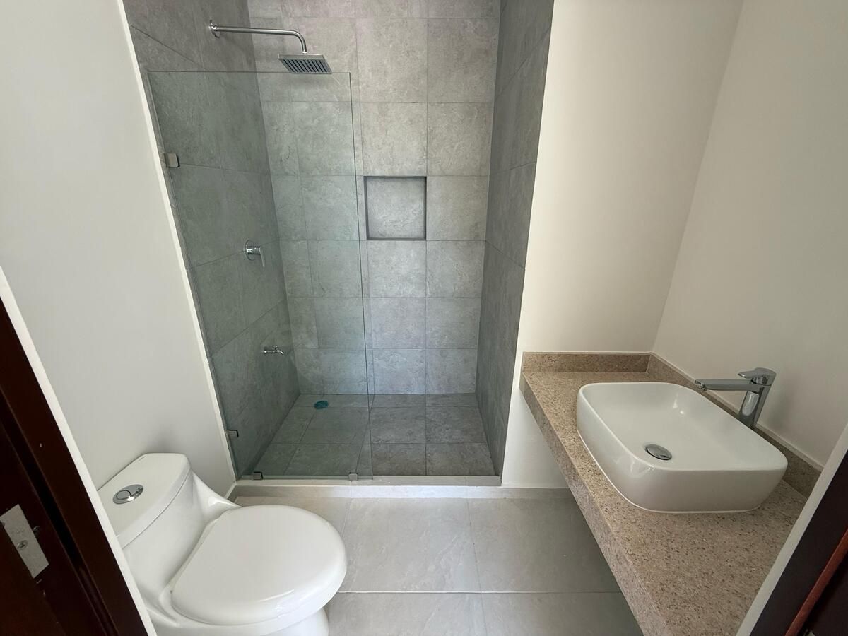 12 de 19: Baño, Segunda Habitación