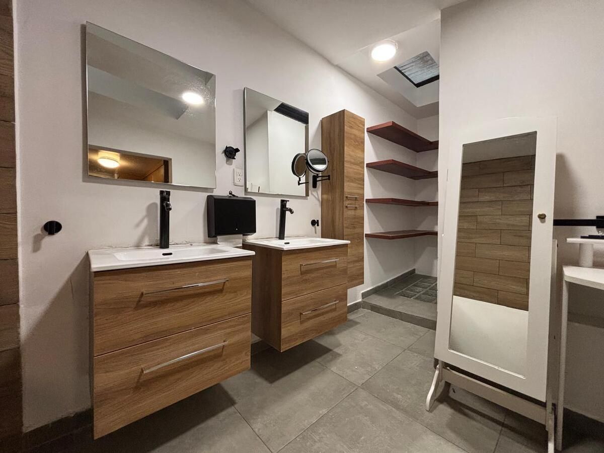 16 of 41: Baño Principal