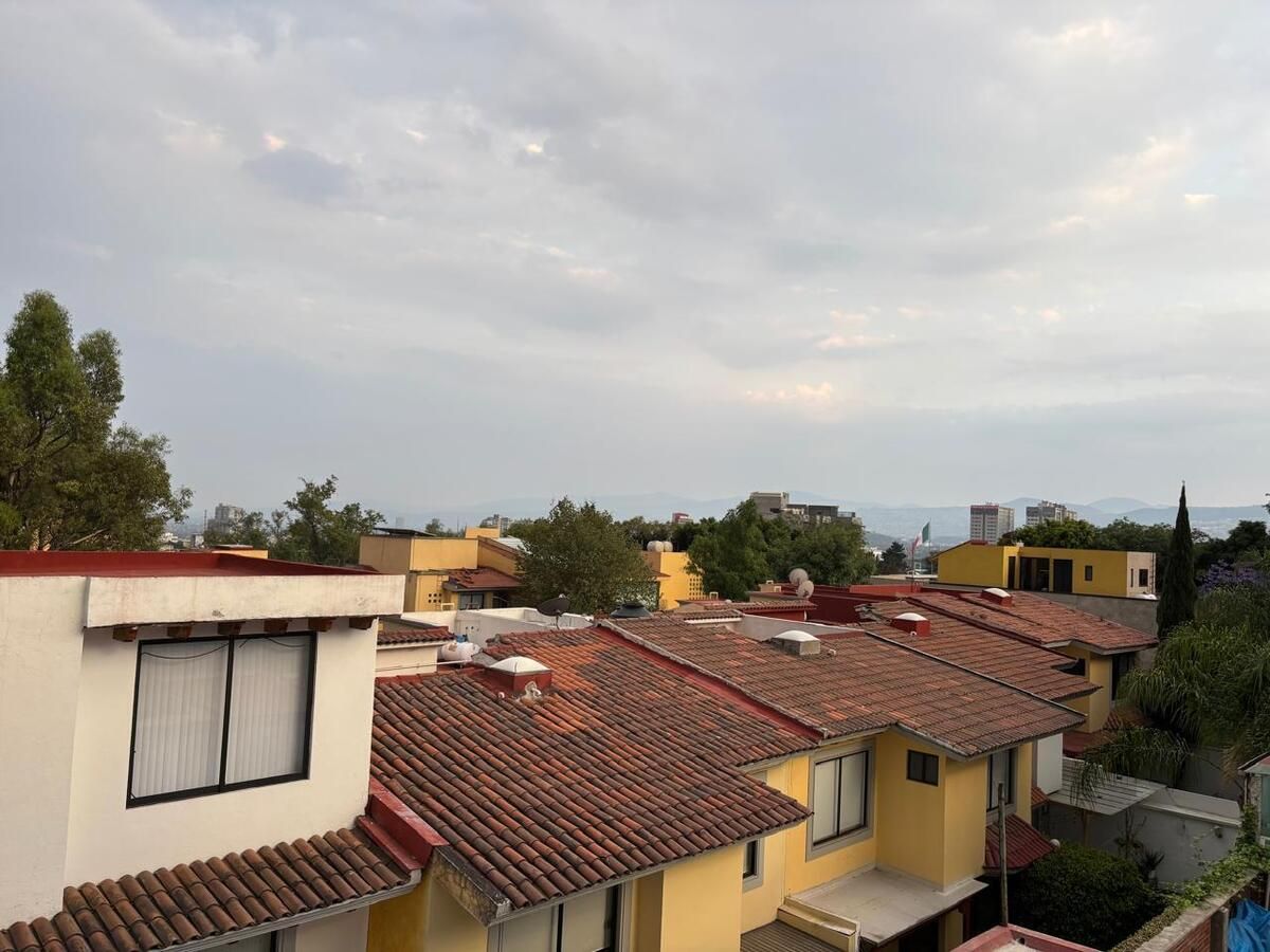 25 of 41: Vista desde la casa