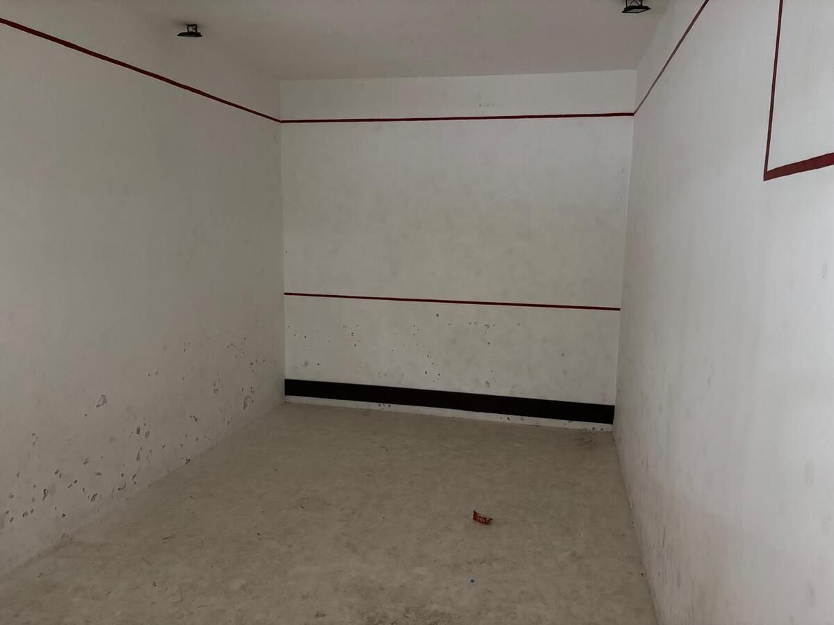 34 of 41: cancha squash