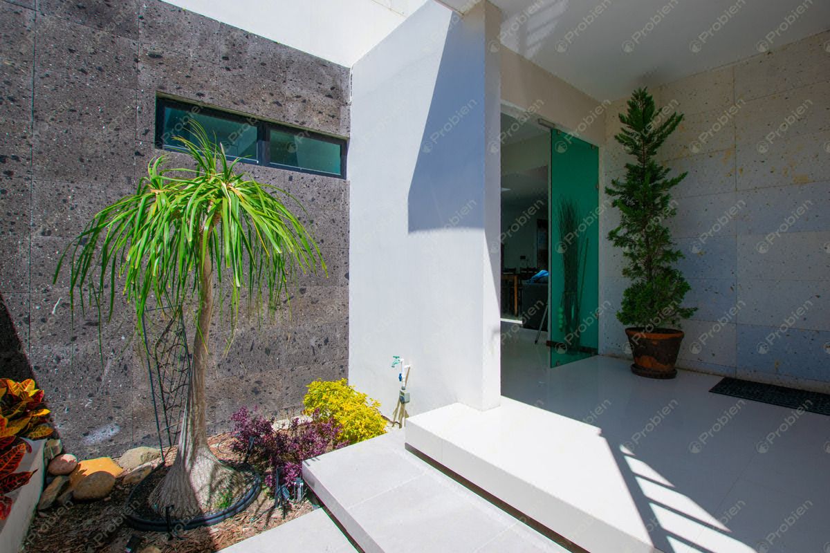 Casa Inteligente en Venta en Hacienda Agua Caliente – Privada Don Juan