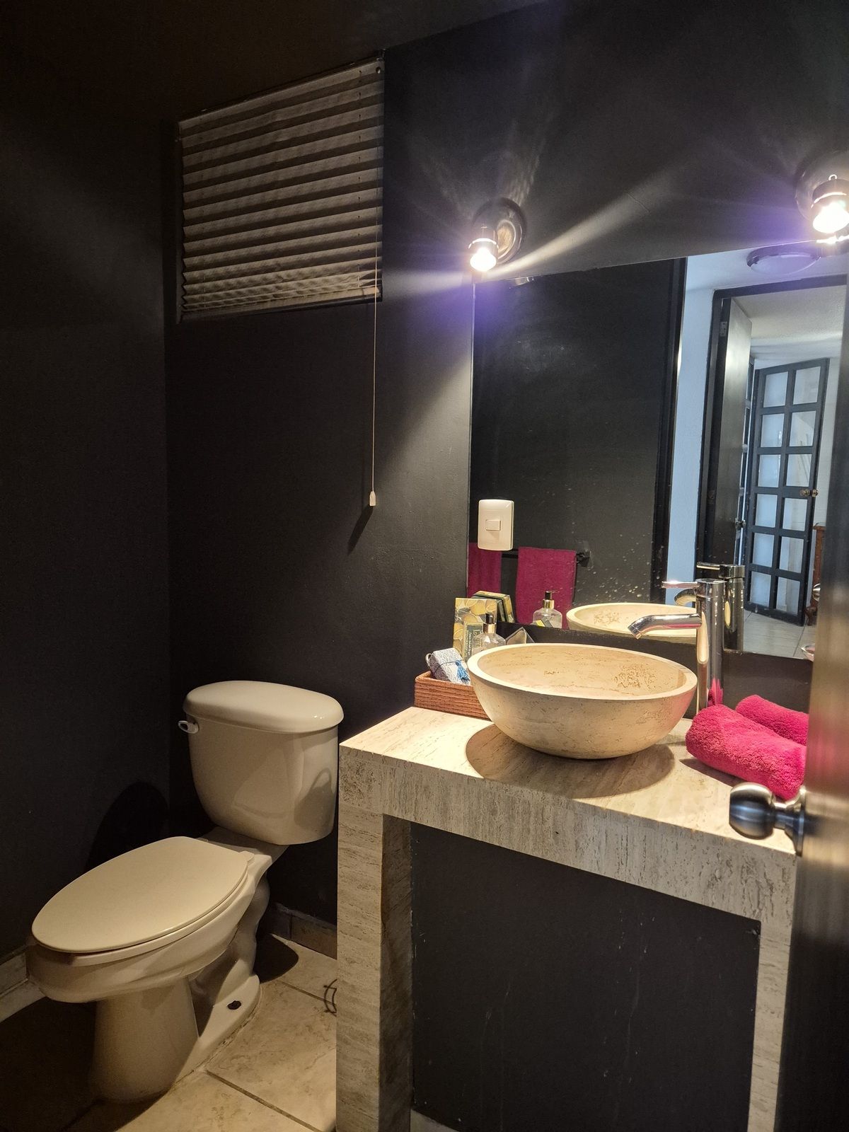 12 of 36: 1/2 baño
