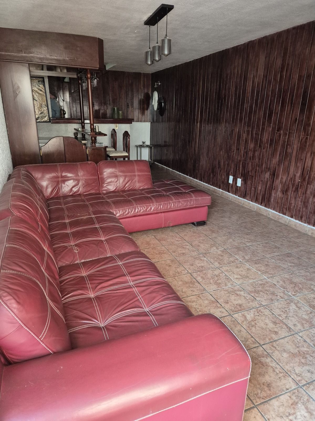 17 of 36: Sala TV y Bar