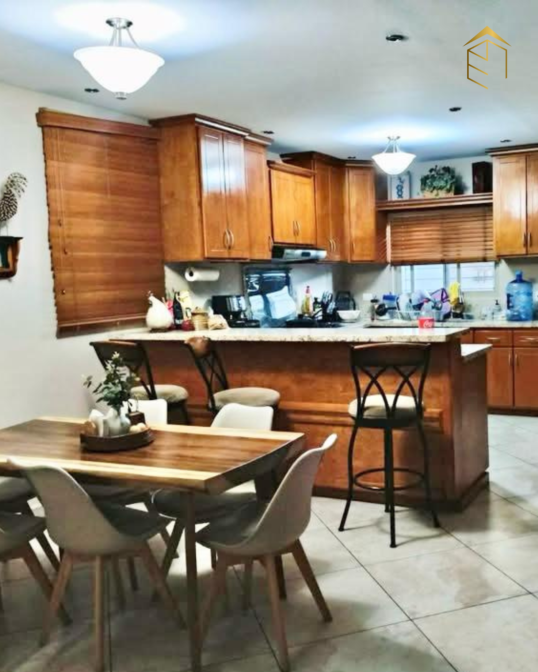 3 of 5: Comedor