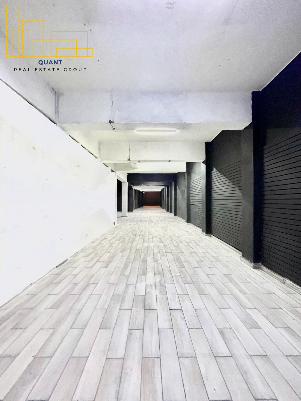 2 de 14: Espacio abierto de local en PB